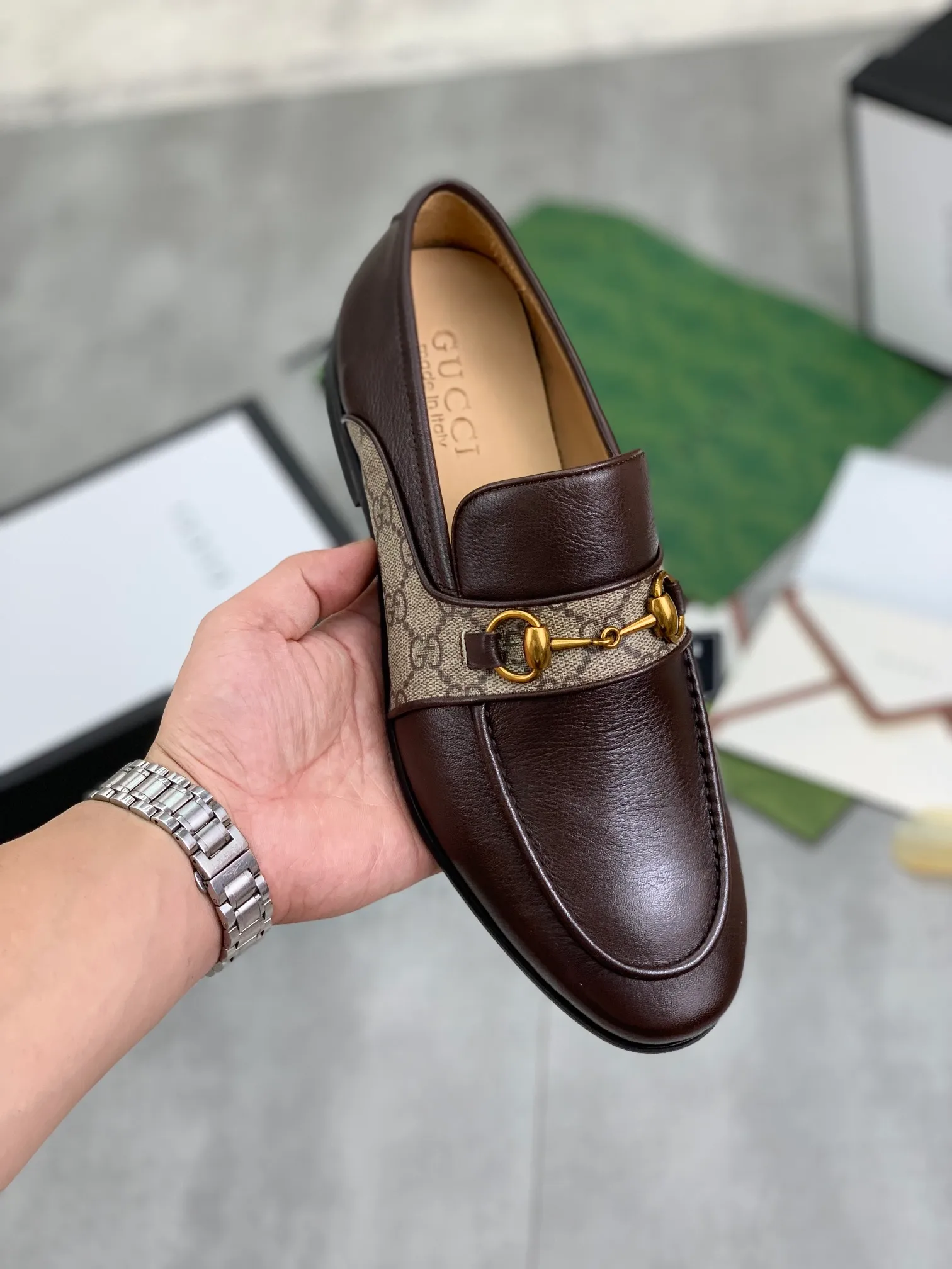 Men's shoes 💰P580 💰[New model] Genuine leather outsole series 🆘Water-dyed cow lining [GUCCI] Gucci leather shoes, top purchasing men's 2023 counters are on sale simultaneously, top-grade original calfskin imported from Italy ➕ first-layer cowhide lining) original factory special original sole, fine workmanship, impeccable 👍 You can go in and out of the counter at will; the real thing is super beautiful, code number: 38 to 45 black Brown 🉑️Choose a full set of packaging at the counter